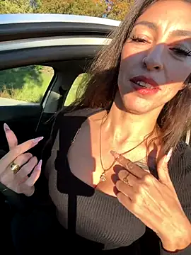 Snapshot of amanilouve chatting on December 14, 8:20 am amanilouve online show from December 14, 8:20 am