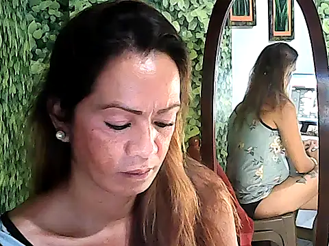 Snapshot of yummy_21xxx chatting on October 13, 1:44 pm yummy 21xxx online show from October 13, 1:44 pm
