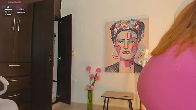 Snapshot of ROSE__15 chatting on February 14, 2:07 am ROSE 15 online show from February 14, 2:07 am