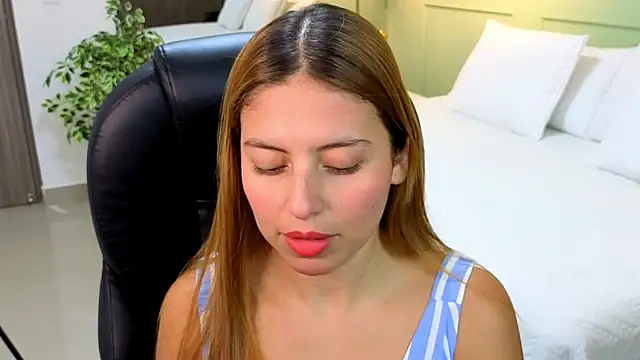 Snapshot of ROSE__15 chatting on October 4, 7:12 pm ROSE 15 online show from October 4, 7:12 pm