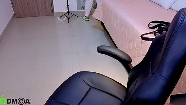 Snapshot of ROSE__15 chatting on November 14, 11:42 am ROSE 15 online show from November 14, 11:42 am