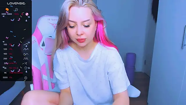 MonaLauu online show from March 19, 5:50 pm