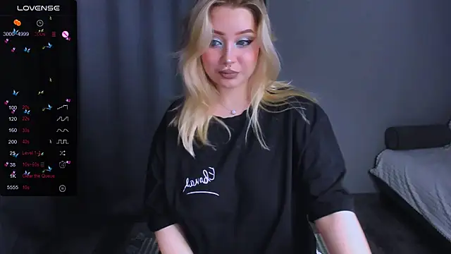 MonaLauu online show from November 18, 8:24 pm