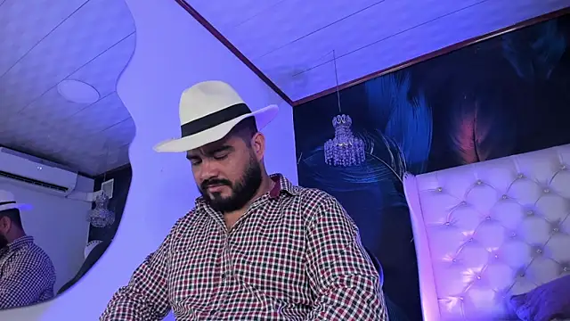 Snapshot of MichaelBear_ chatting on December 28, 12:03 pm MichaelBear online show from December 28, 12:03 pm