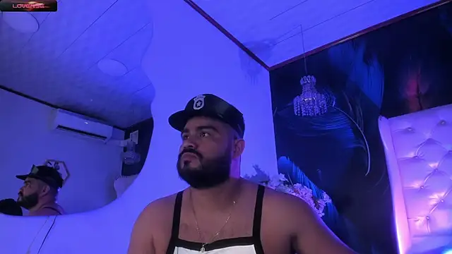 Snapshot of MichaelBear_ chatting on January 4, 12:16 pm MichaelBear online show from January 4, 12:16 pm