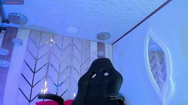 Snapshot of MichaelBear_ chatting on January 7, 12:20 pm MichaelBear online show from January 7, 12:20 pm