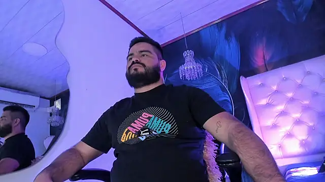 Snapshot of MichaelBear_ chatting on January 21, 12:39 pm MichaelBear online show from January 21, 12:39 pm