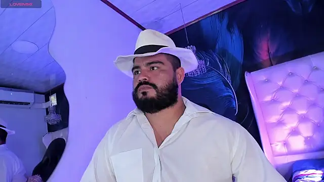 Snapshot of MichaelBear_ chatting on January 23, 12:30 pm MichaelBear online show from January 23, 12:30 pm