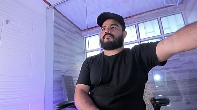 Snapshot of MichaelBear_ chatting on January 25, 12:47 pm MichaelBear online show from January 25, 12:47 pm