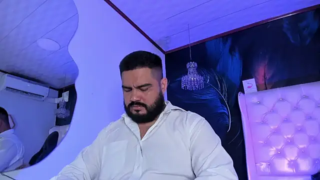 Snapshot of MichaelBear_ chatting on February 1, 12:37 pm MichaelBear online show from February 1, 12:37 pm