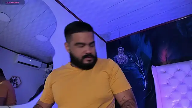 Snapshot of MichaelBear_ chatting on February 2, 12:13 pm MichaelBear online show from February 2, 12:13 pm