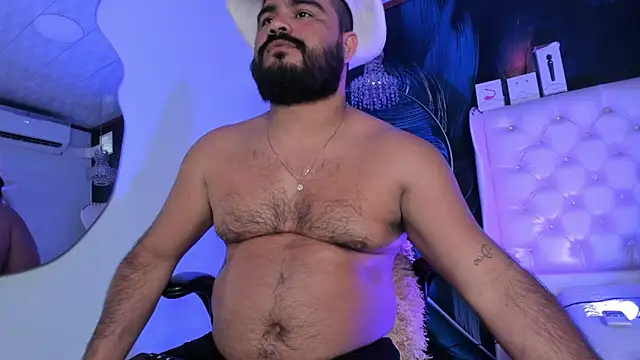 Snapshot of MichaelBear_ chatting on February 7, 6:13 pm MichaelBear online show from February 7, 6:13 pm