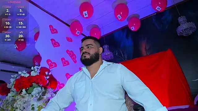 Snapshot of MichaelBear_ chatting on February 15, 12:43 pm MichaelBear online show from February 15, 12:43 pm