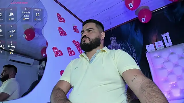 Snapshot of MichaelBear_ chatting on February 17, 12:48 pm MichaelBear online show from February 17, 12:48 pm