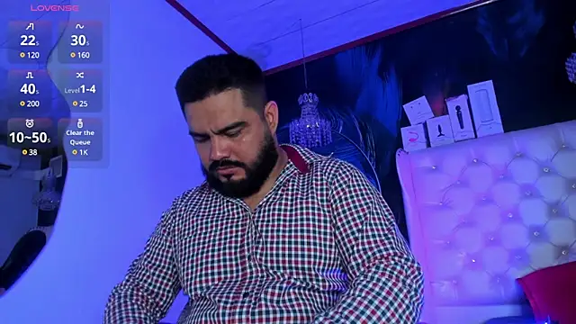 Snapshot of MichaelBear_ chatting on February 20, 11:31 am MichaelBear online show from February 20, 11:31 am