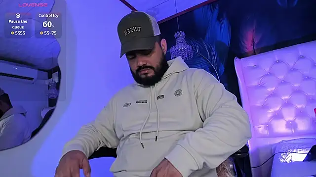 Snapshot of MichaelBear_ chatting on March 4, 12:33 pm MichaelBear online show from March 4, 12:33 pm