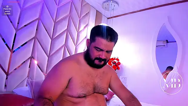 Snapshot of MichaelBear_ chatting on October 3, 1:19 pm MichaelBear online show from October 3, 1:19 pm