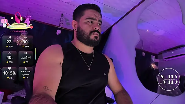 Snapshot of MichaelBear_ chatting on October 27, 1:15 pm MichaelBear online show from October 27, 1:15 pm