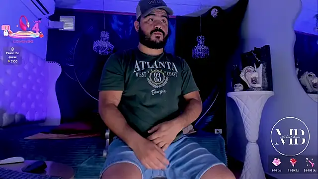 Snapshot of MichaelBear_ chatting on October 29, 2:41 pm MichaelBear online show from October 29, 2:41 pm