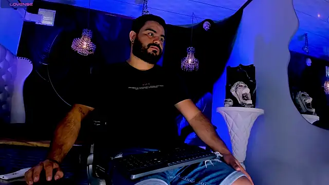 Snapshot of MichaelBear_ chatting on October 30, 1:34 pm MichaelBear online show from October 30, 1:34 pm