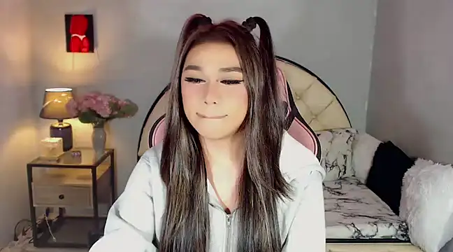 Snapshot of WeezyBabyXoxo chatting on December 17, 4:00 pm WeezyBabyXoxo online show from December 17, 4:00 pm