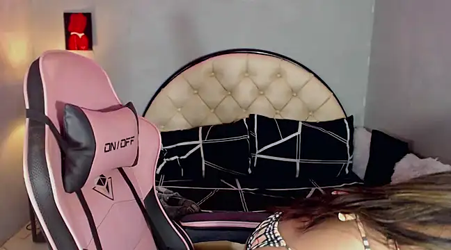 Snapshot of WeezyBabyXoxo chatting on February 11, 2:25 am WeezyBabyXoxo online show from February 11, 2:25 am