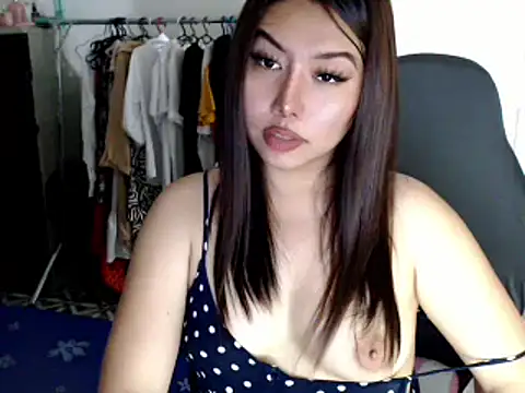 Snapshot of urqueendominant chatting on February 12, 11:29 am urqueendominant online show from February 12, 11:29 am