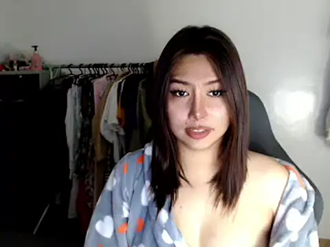 Snapshot of urqueendominant chatting on March 12, 3:35 am urqueendominant online show from March 12, 3:35 am