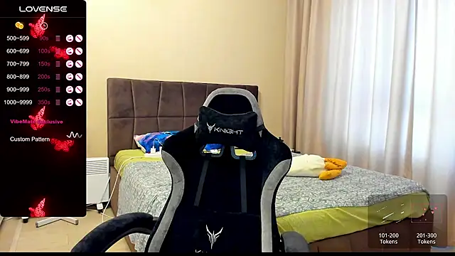 Snapshot of AlanaBrox chatting on September 17, 11:34 am AlanaBrox online show from September 17, 11:34 am