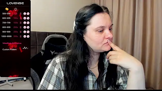 Snapshot of AlanaBrox chatting on November 6, 7:37 pm AlanaBrox online show from November 6, 7:37 pm