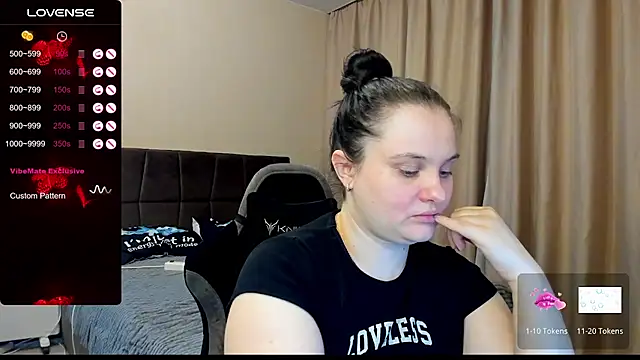 Snapshot of AlanaBrox chatting on November 14, 11:24 pm AlanaBrox online show from November 14, 11:24 pm