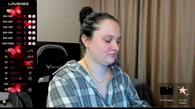 Snapshot of AlanaBrox chatting on November 17, 11:43 pm AlanaBrox online show from November 17, 11:43 pm