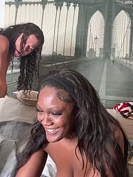 Snapshot of TilaTotti chatting on February 26, 1:21 am TilaTotti online show from February 26, 1:21 am