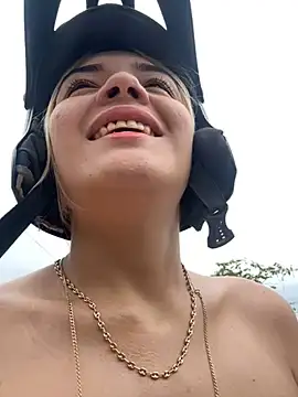 Snapshot of Sarita-candy chatting on February 23, 1:53 pm Sarita-candy online show from February 23, 1:53 pm