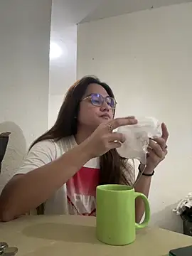 Snapshot of MarieLoveGlamorous chatting on March 3, 2:48 pm MarieLoveGlamorous online show from March 3, 2:48 pm