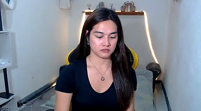 Snapshot of MarieLoveGlamorous chatting on March 9, 11:36 am MarieLoveGlamorous online show from March 9, 11:36 am