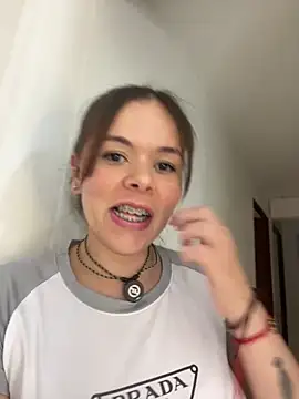 Snapshot of carolina16love chatting on September 19, 10:21 pm carolina16love online show from September 19, 10:21 pm