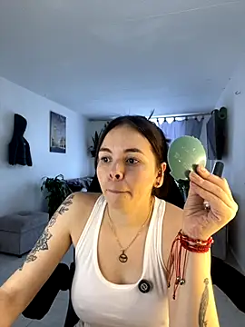 Snapshot of carolina16love chatting on October 19, 9:15 pm carolina16love online show from October 19, 9:15 pm