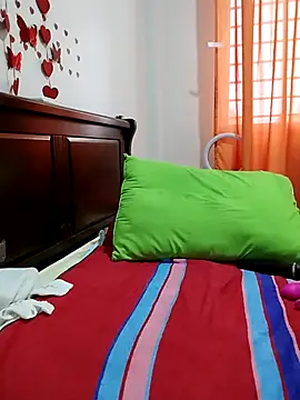 Snapshot of HotsexyNaughtysweetbaby chatting on February 16, 3:58 am HotsexyNaughtysweetbaby online show from February 16, 3:58 am