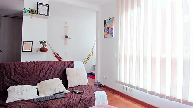 Snapshot of karlye_5 chatting on February 21, 4:48 pm karlye 5 online show from February 21, 4:48 pm