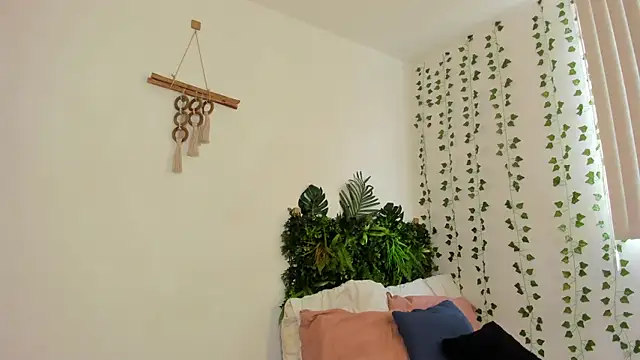 Snapshot of karlye_5 chatting on March 14, 3:36 pm karlye 5 online show from March 14, 3:36 pm