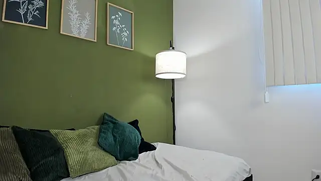 Snapshot of karlye_5 chatting on September 17, 12:18 pm karlye 5 online show from September 17, 12:18 pm