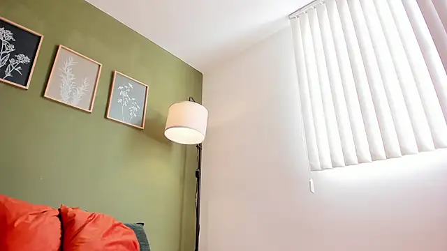 Snapshot of karlye_5 chatting on October 6, 1:41 pm karlye 5 online show from October 6, 1:41 pm