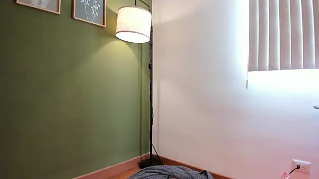 Snapshot of karlye_5 chatting on October 16, 3:57 pm karlye 5 online show from October 16, 3:57 pm