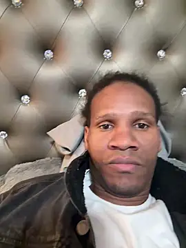 Snapshot of Brand-2 chatting on December 14, 11:31 pm Brand-2 online show from December 14, 11:31 pm