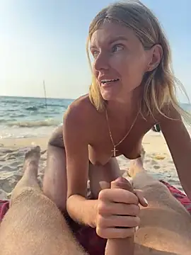 Snapshot of neighbours_love chatting on February 4, 9:28 am neighbours love online show from February 4, 9:28 am