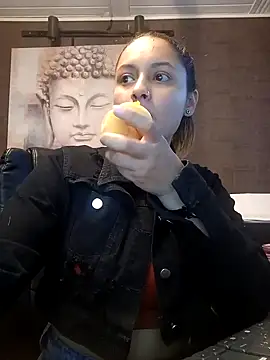 Snapshot of Emiily_W chatting on January 10, 4:20 pm Emiily W online show from January 10, 4:20 pm