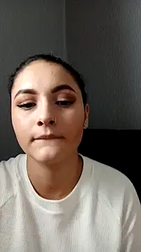 Snapshot of Emiily_W chatting on March 10, 5:39 pm Emiily W online show from March 10, 5:39 pm