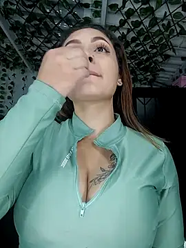 Snapshot of Emiily_W chatting on March 21, 10:50 am Emiily W online show from March 21, 10:50 am