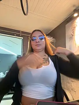 Snapshot of Emiily_W chatting on October 12, 7:02 pm Emiily W online show from October 12, 7:02 pm